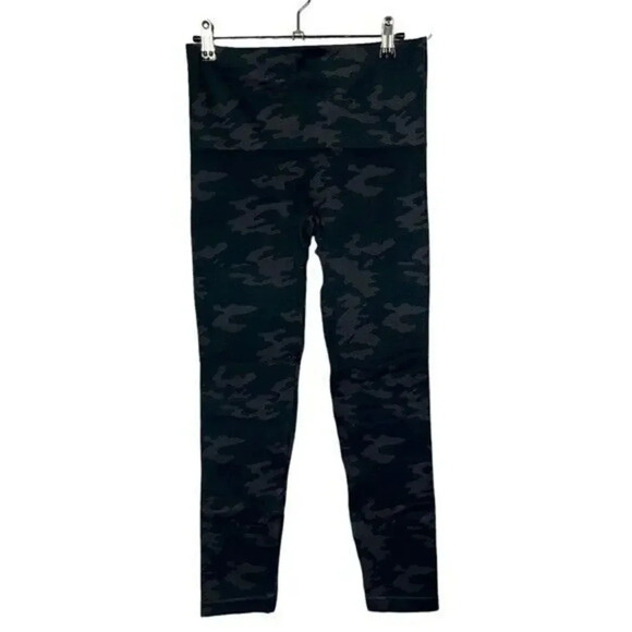 Spanx Look At Me Now Seamless Cropped Camo Leggings L - Picture 2 of 5